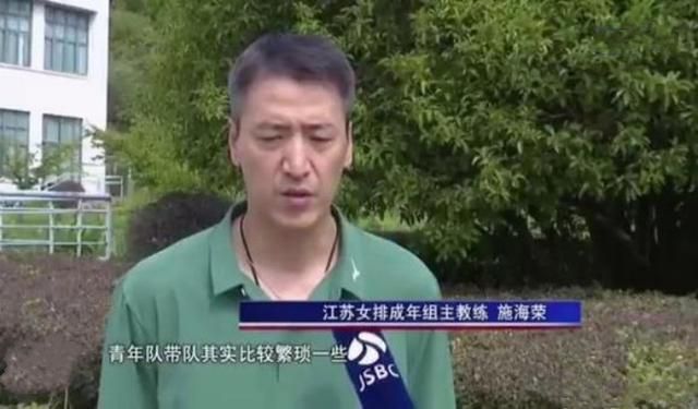 在门外大喊大叫的，便是苏家的大管家。